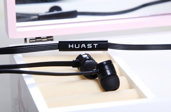 I779 Huastay headphones with wire-based universal earphones
